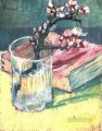 本とグラスの中で開花するアーモンドの枝 フィンセント・ファン・ゴッホ